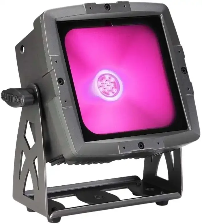 Cameo Flat Pro Flood IP65 TRI LED PAR