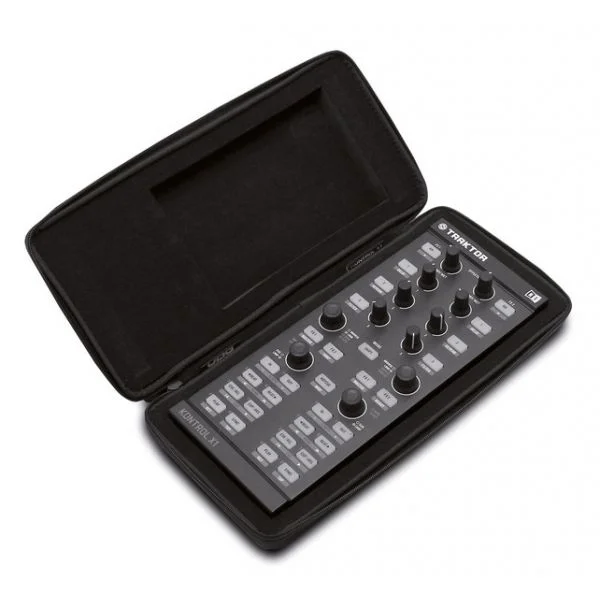 UDG Creator NI Kontrol F1/X1/Z1 Hardcase Protector Black MK2 – U8410BL – Image 2